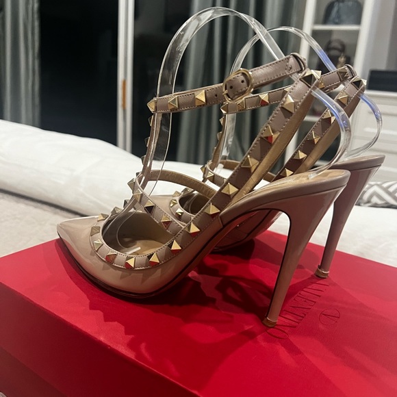 ❤️❤️❤️Valentino Rockstud Patent Heels in Poudre Color❤️❤️❤️ - Picture 5 of 16